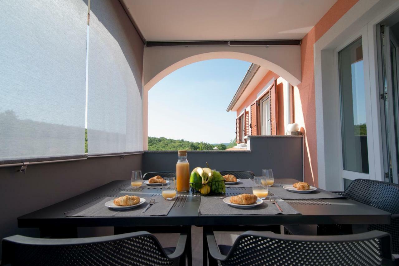 Apartments Eli Labin  Εξωτερικό φωτογραφία